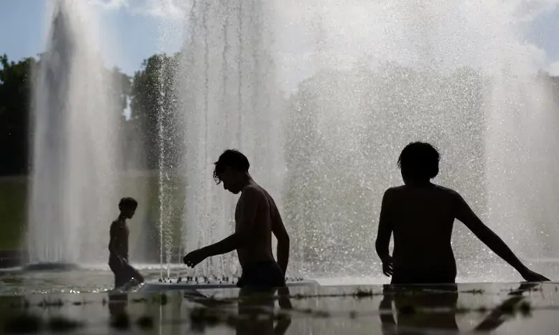 Children cool off in the Trocadero Fountain next to the Eiffel Tower in Paris as temperatures rise during a heatwave affecting a large part of France, June 22. — Reuters