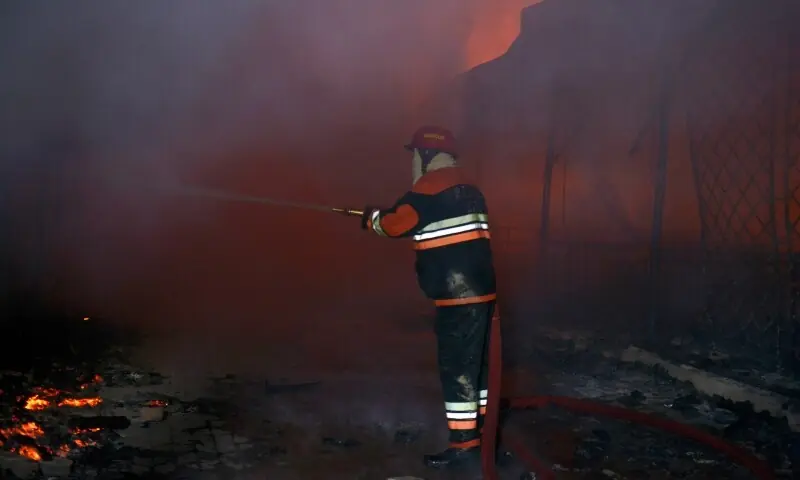 Massive fire at H-9 weekly bazaar guts hundreds of stalls in Islamabad
