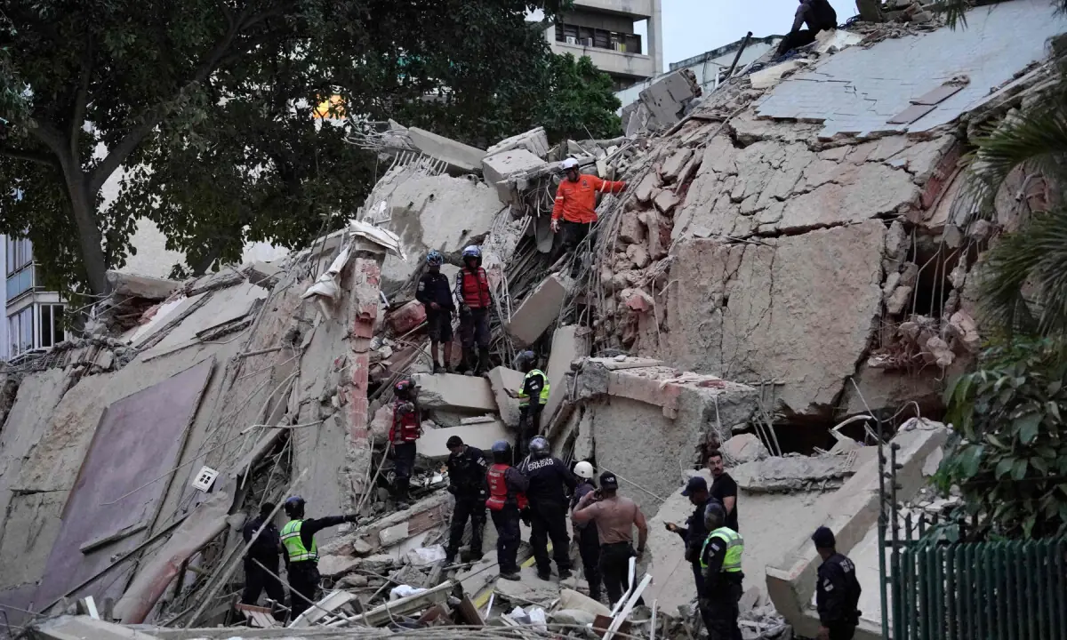 Venezuela death toll feared to rise as twin quakes over magnitude-7 kill 32, injure more than 700