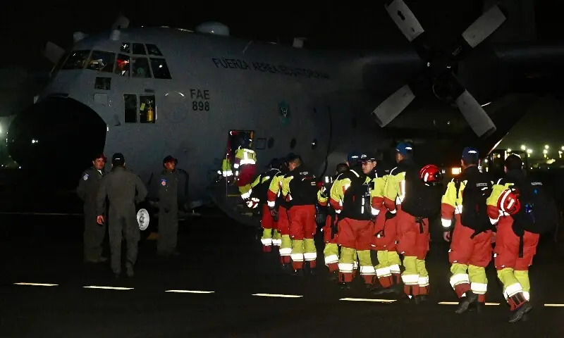 Ecuadorean firefighters board an Ecuador&rsquo;s Air Force Hercules plane early on June 26, 2026, at he Simon Bolivar air base in Guayaquil, Ecuador, before departing to Venezuela following deadly earthquakes. &mdash;AFP