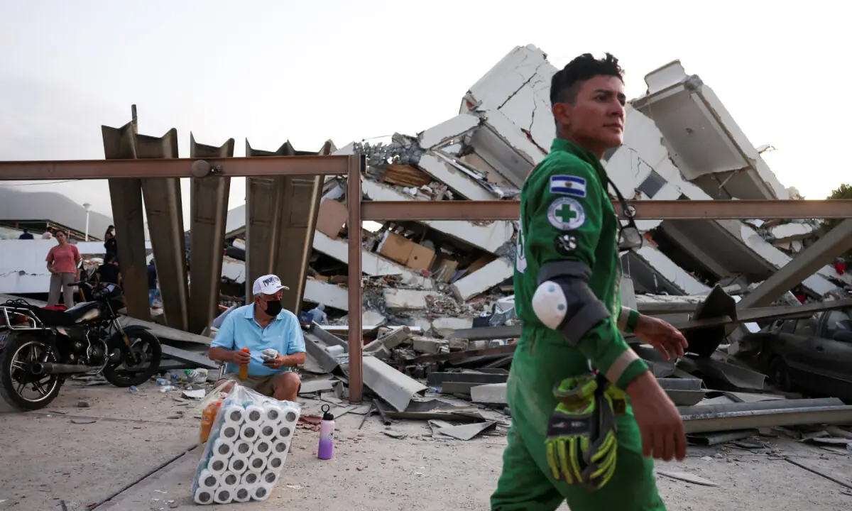 Venezuela welcomes 1,600 foreign rescuers in urgent search for quake survivors