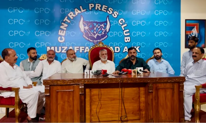 Traders, transporters to resume business in Muzaffarabad, distance themselves from JAAC