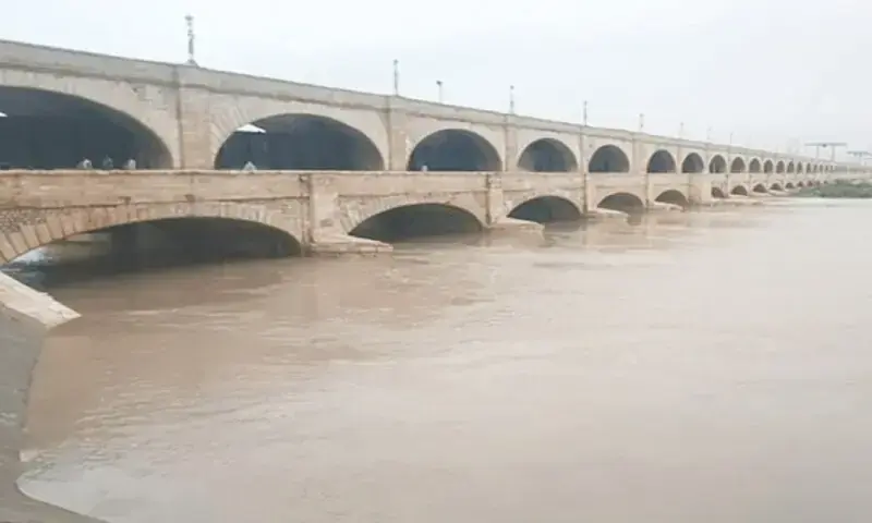 Technical issue at Sukkur Barrage chokes flows into right bank canals
