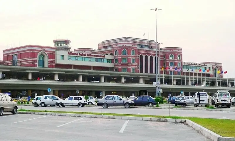 Banker ‘involved in fraud’ held at Lahore airport