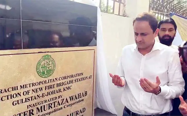 Mayor Murtaza Wahab prays after inaugurating the Gulstan-i-Jauhar fire station.—Dawn