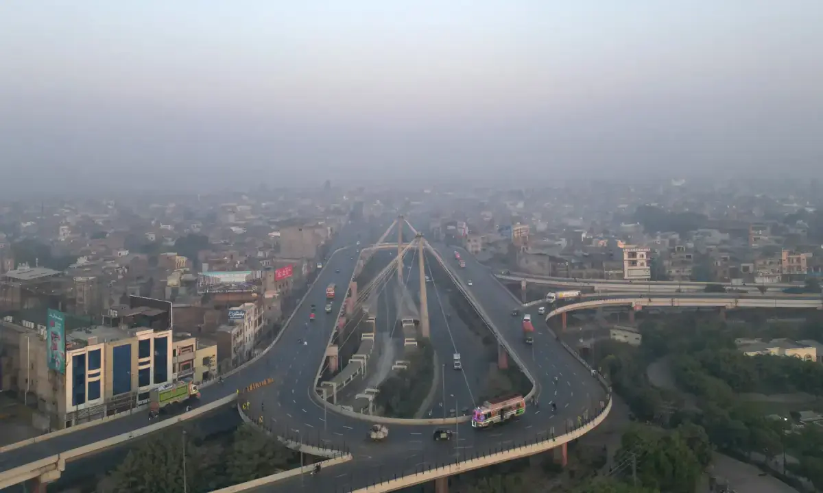 Danger abounds as Lahore expands onto Ravi’s turf