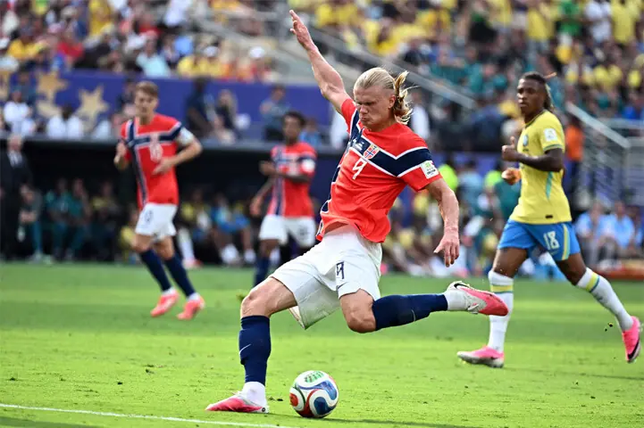 EAST RUTHERFORD: Norway’s Erling Braut Haaland shoots to score against Brazil during their round-of-16 match at the New York/New Jersey Stadium.—AFP
