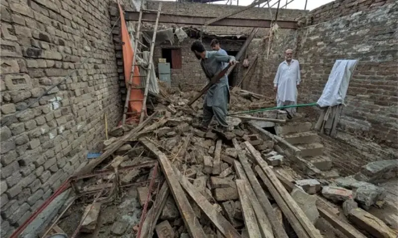 Eight injured in Peshawar downpour Eight injured in Peshawar downpour