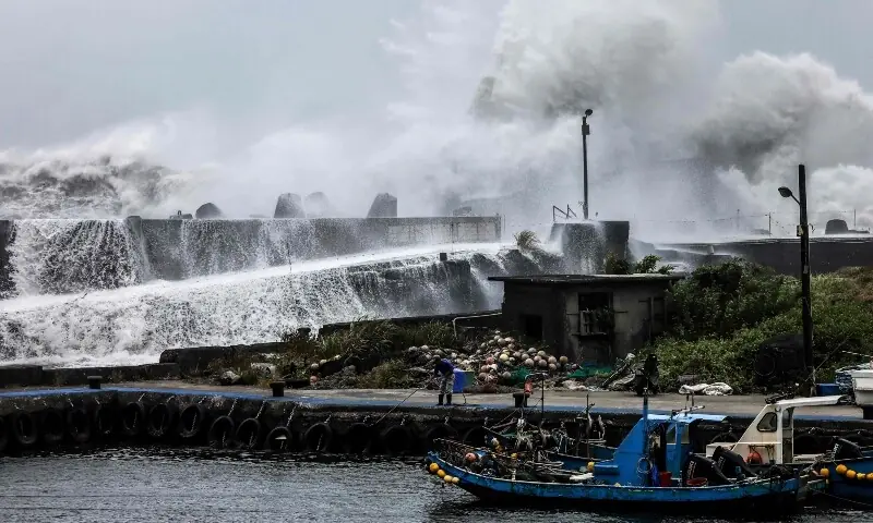 Hundreds of thousands evacuated as Typhoon Bavi barrels towards China