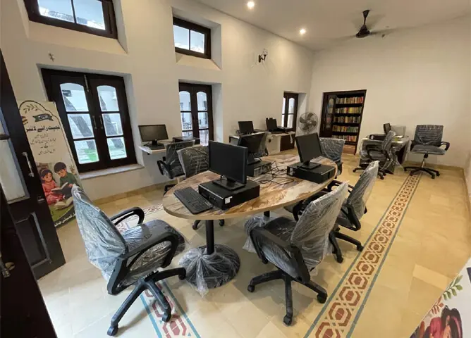 The online study room equipped with desktop computers and other equipments. — Photos by the writer