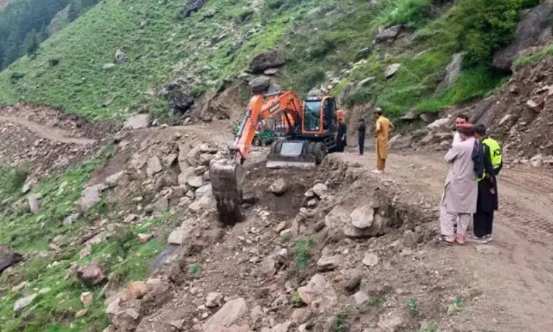 Mudslides block MNJ Road, reopen Manoor Valley link after months
