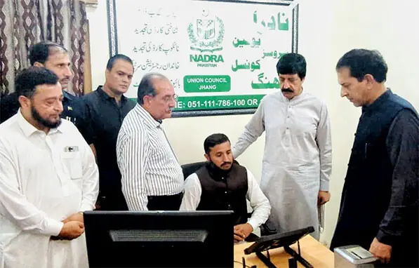  Punjab Governor Sardar Saleem Haider Khan reviews facilities at the Nadra facilitation centre in Fatehjang on Monday. &mdash; Dawn 