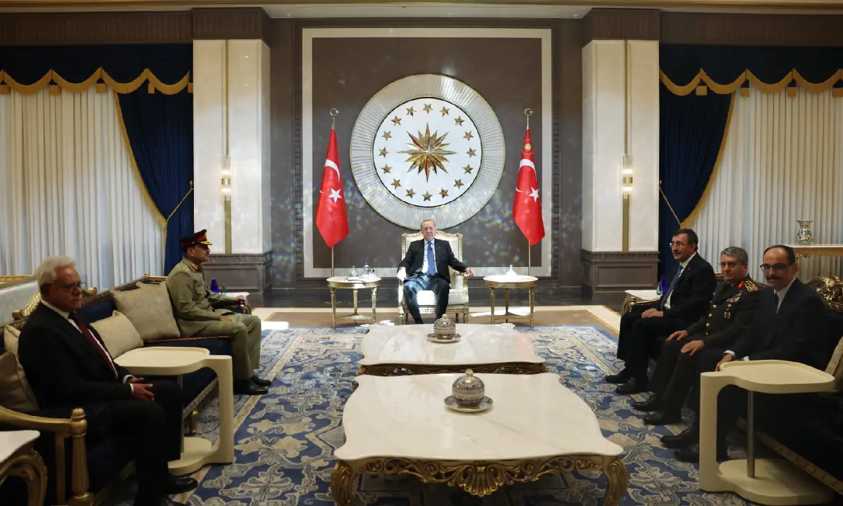 CDF Munir meets Turkish President Erdogan, armed forces chief in Ankara