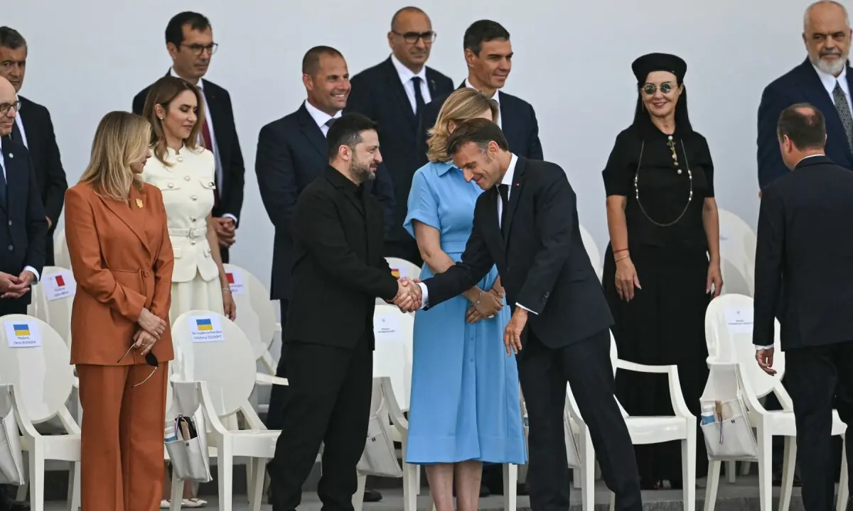 France&rsquo;s President Emmanuel Macron (C-R) shakes hands with Ukraine&rsquo;s President Volodymyr Zelensky (C-L) on the Place de la Concorde during the annual Bastille Day military parade in Paris on July 14, 2026. &mdash;AFP