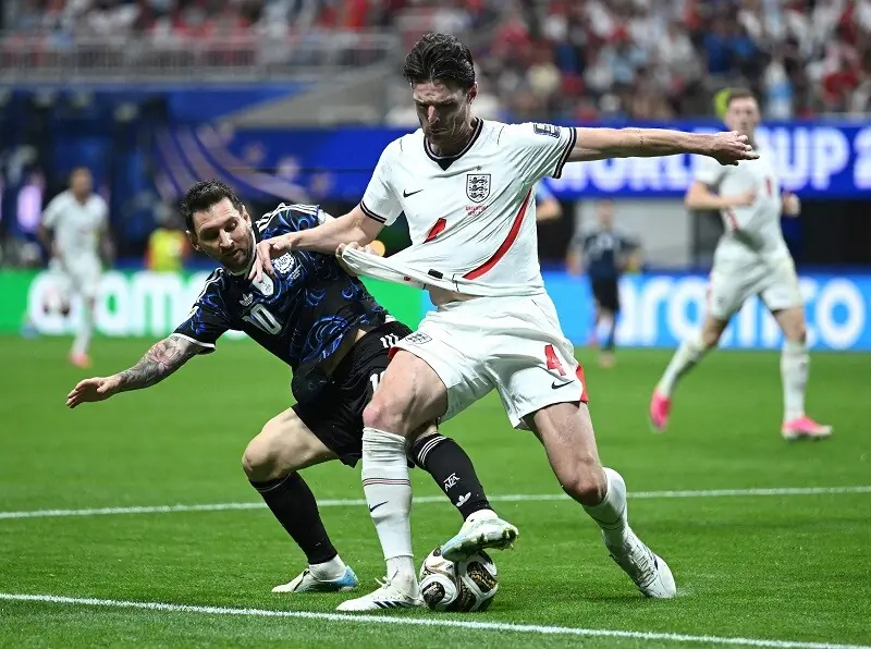 Declan Rice of England is challenged by Lionel Messi of Argentina during the FIFA World Cup 2026 Semi Final match between England and Argentina at Atlanta Stadium on July 15, 2026. - AFP