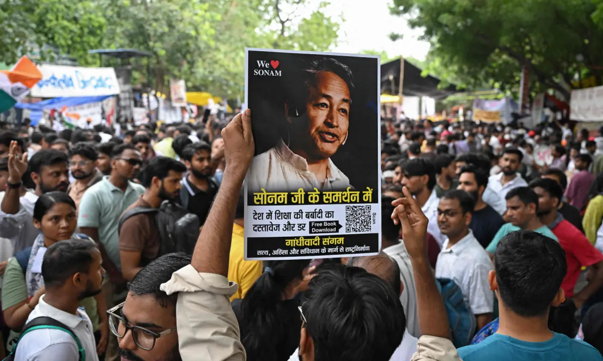 ‘Over 100 cops at hospital’: Wife alleges Indian activist Sonam Wangchuk illegally detained under guise of medical care – World ‘Over 100 cops at hospital’: Wife alleges Indian activist Sonam Wangchuk illegally detained under guise of medical care – World