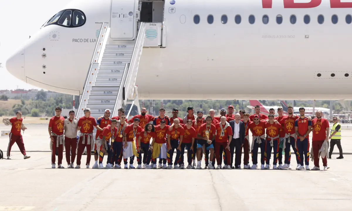 FIFA World Cup heroes Spain return home ahead of victory parade FIFA World Cup heroes Spain return home ahead of victory parade