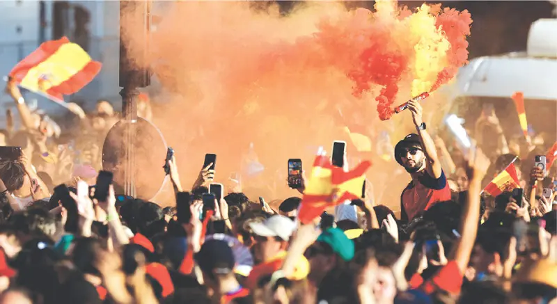 MADRID: Spain fans pack Cibeles Square on Monday as they await the arrival of their national football team.—AFP