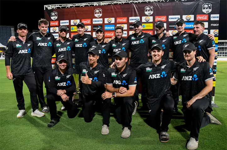  NEW ZEALAND players pose with the ODI series trophy after the fifth match against West Indies at the Kensington Oval.&mdash;AFP 