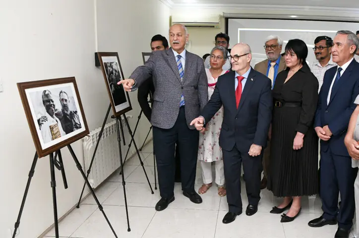  Ambassador of Cuba to Pakistan, Dami&aacute;n Cordero Torres briefs former senator Mushahid Hussain Syed about a photo at the exhibition in Islamabad on Thursday. &mdash; Photo by Mohammad Asim 