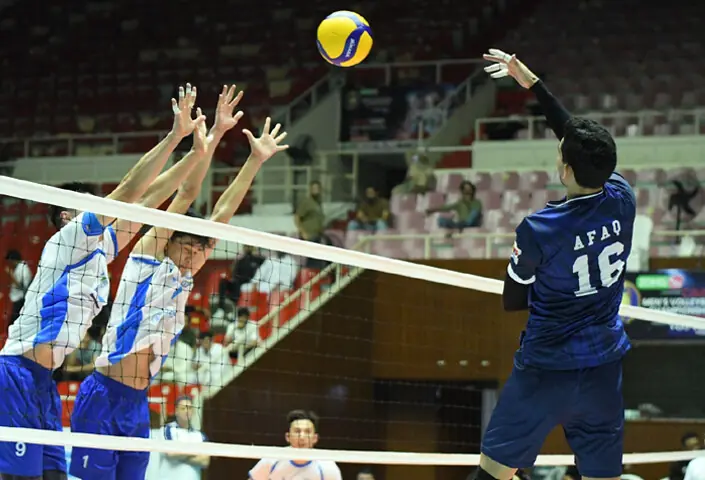 ISLAMABAD: Players in action during the CAVA Volleyball Championship match between Pakistan and Uzbekistan at the Liaquat Gymnasium on Sunday.—Courtesy Pakistan Volleyball Federation