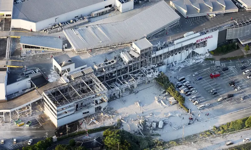 Powerful quake hits southern Japan, deaths feared in shopping mall explosion