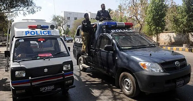 Police constable martyred, 2 suspected robbers killed in shootout in Karachi's Orangi Town: police