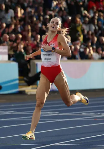 ENGLAND’S Georgia Hunter Bell celebrates after winning the women’s 800-metre final of the Commonwealth Games at the Scotstoun Stadium.—Reuters