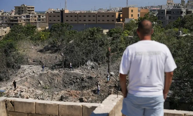 People and journalists stand at a site hit by Israeli strikes that occurred in the early hours of Thursday, according to Lebanon&rsquo;s state news agency NNA, in Burj al-Shamali, southern Lebanon, August 6, 2026. &mdash;Reuters
