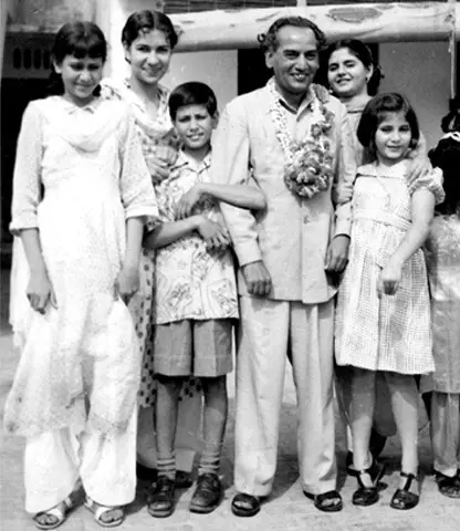 Faiz Ahmed Faiz pictured after his release from prison in 1955. (From left to right) Alys’ sister Christobel’s children Salma Taseer, Mariam Taseer and Salman Taseer, Faiz Ahmed Faiz, Salima Hashmi and Moneeza Hashmi