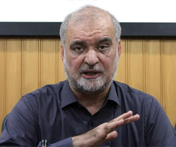 Hafiz Naeemur Rehman addresses a news conference in Peshawar on Sunday. — White Star