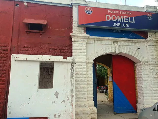  The main entrance, constructed with hand-dressed stone blocks from the nearby Tarraki Hills, reflects the grandeur and sturdy construction of the police station. 