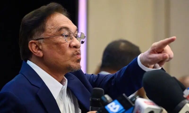 Malaysian PM Anwar Ibrahim undergoing medical procedures, aide says Malaysian PM Anwar Ibrahim undergoing medical procedures, aide says