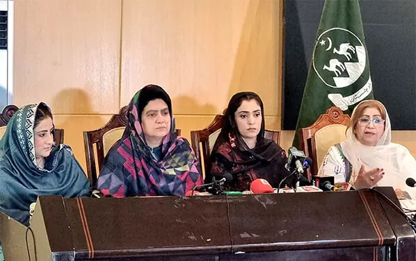BALOCHISTAN Assembly Deputy Speaker Ghazala Gola (right), flanked by other woman lawmakers of the province, addresses a press conference.—PPI