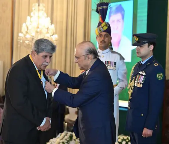 Asghar Nadeem Syed being honoured with the Hilal-i-Imtiaz by President Asif Ali Zardari earlier this year