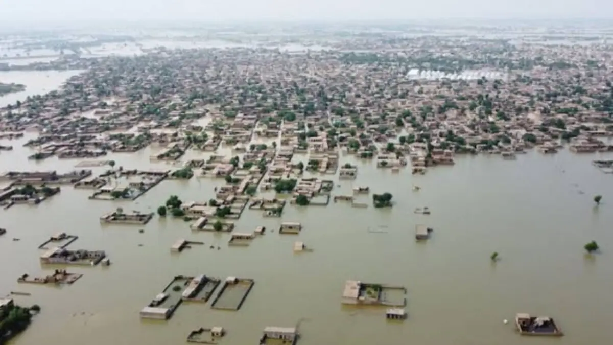 An aerial view of the floods in Dera Allah Yar in 2022. Photo via AFP