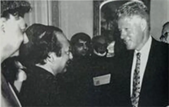 The author with the former US Presidemt Bill Clinton upon arrival at the White House as a member of the PM’s contingent to Washigton DC in December 1998 | Picture from the book