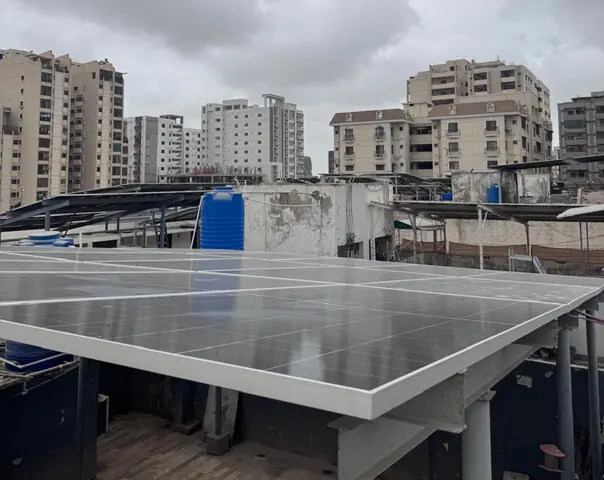 Solar panels on an apartment rooftop in Gulistan-i-Jauhar, Karachi | Mustafa Chaudhry