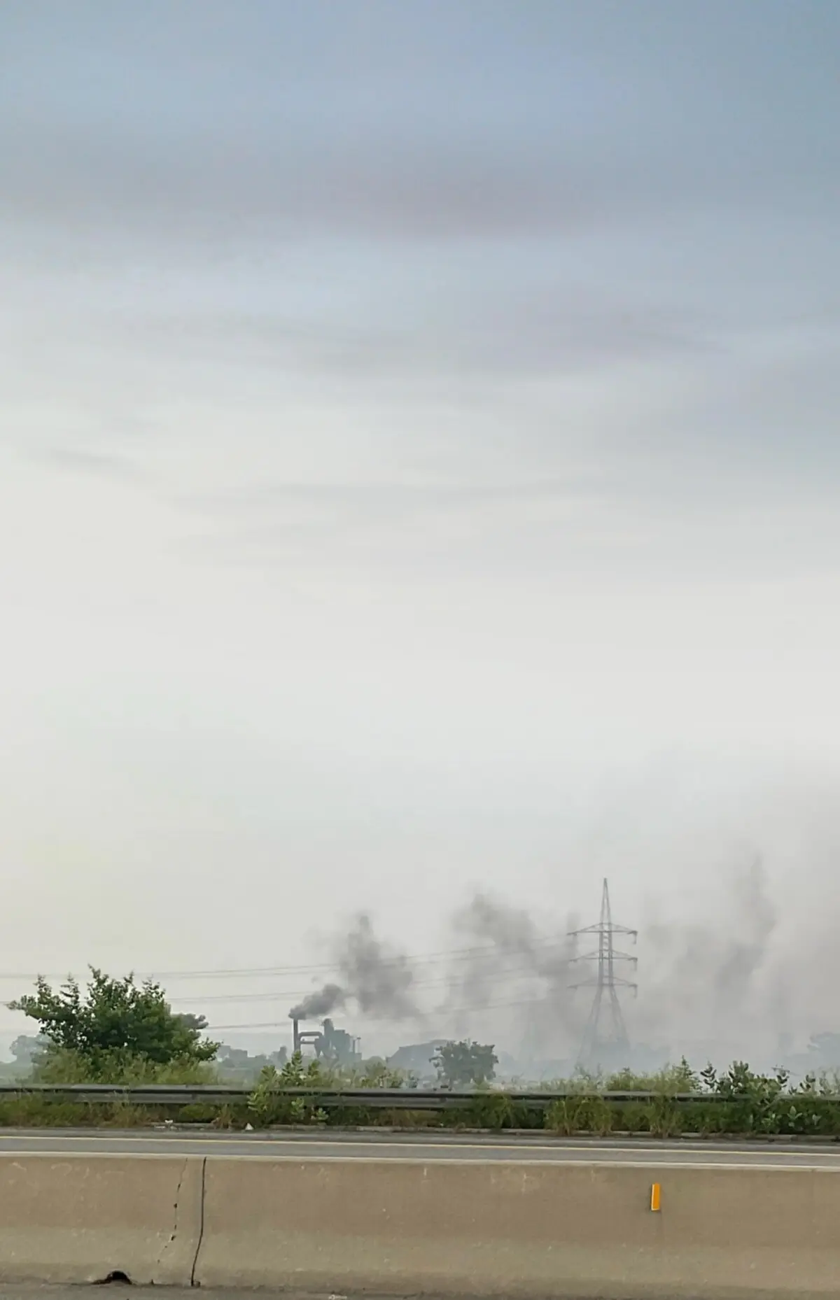 Industrial units near urban centres are major sources of toxic emissions. This photo shows an iron rod factory at the Eastern Bypass near Ravi, Lahore, on November 19, 2024, where fuel derived from burning tyres is routinely used, releasing hazardous emissions that intensify Punjab&rsquo;s air pollution crisis. &mdash; Fair Finance Pakistan