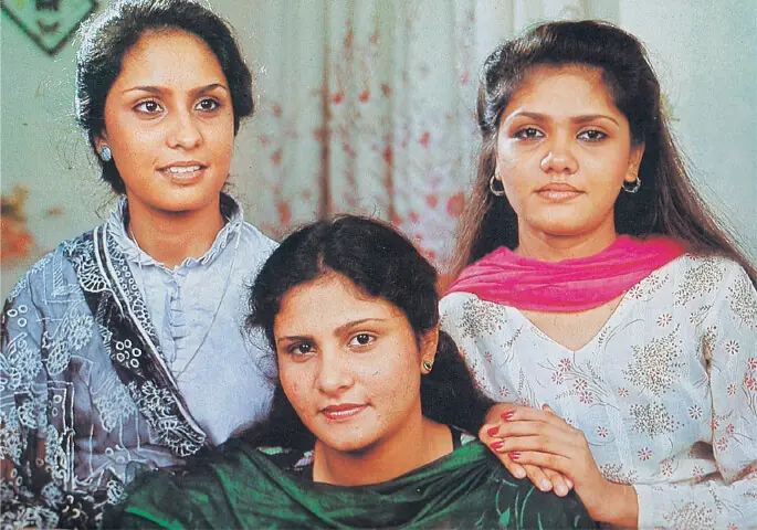  The Benjamin Sisters | White Star 