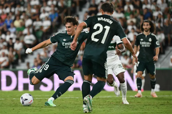 ELCHE: Real Madrid’s Carlos Espi Escrihuela scores during the La Liga match against Elche at the Martinez Valero Stadium.—AFP