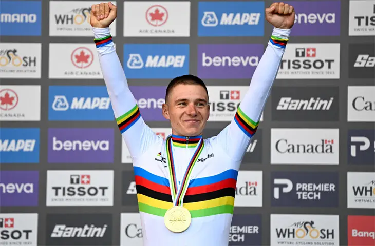 BELGIUM’S Remco Evenepoel celebrates on the podium after winning the men’s individual time trial title of the UCI Road World Championships.—AFP