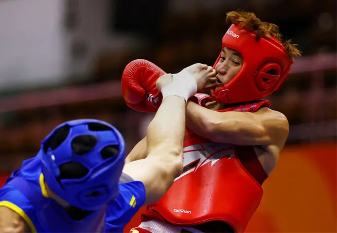 HONG Kong’s Yu Hong Leung (R) fights Sishuo Tang of China during the men’s Wushu 60kg final at the Aichi Prefectural Martial Arts Hall on Thursday.—Reuters
