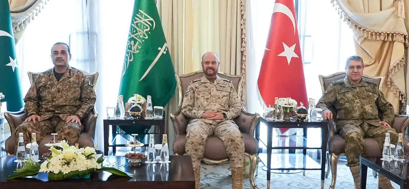  (FROM left) Chief of Defence Forces Field Marshal Asim Munir, Saudi army chief General Fayyadh Bin Hamed Al-Ruwaili and Turkiye&rsquo;s Chief of General Staff Selcuk Bayraktaroglu meet in Riyadh.&mdash;AFP 