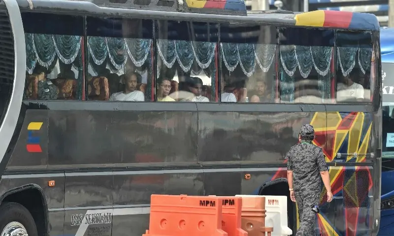 Malaysia starts sending Myanmar migrants home
