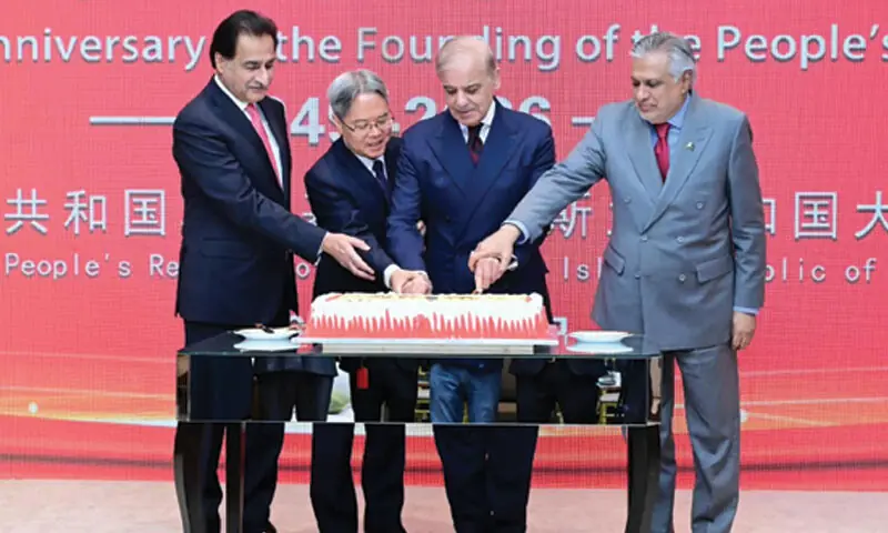  NA Speaker Ayaz Sadiq, Chinese envoy Jiang Zaidong, PM Shehbaz Sharif and Deputy PM Ishaq Dar cut a cake to mark the 77th anniversary of the founding of the People&rsquo;s Republic of China.&mdash;PM Office 