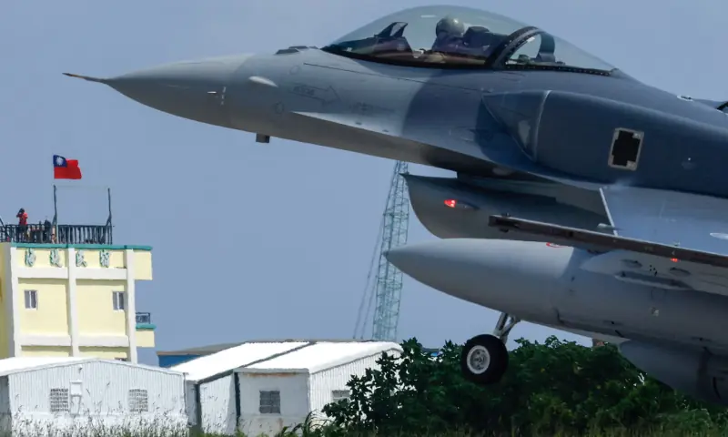 A Lockheed Martin F-16V fighter jet lands at Taitung’s Chihhang Air Base in Taitung as people watch from a nearby hotel in Taitung, Taiwan, on October 2, 2026. — Reuters