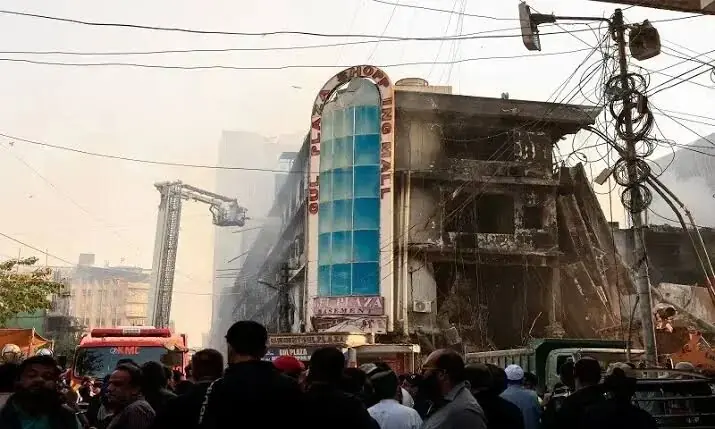 Five shop owners move court to include terrorism, murder charges in Gul Plaza fire case