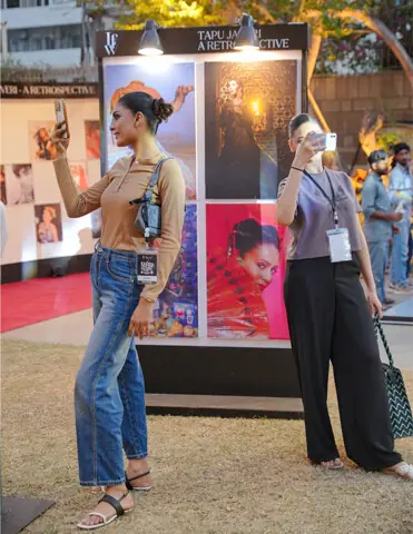    The installation of more than 100 photos by Tapu Javeri   