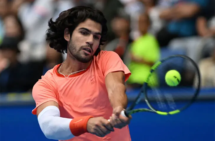   Spain&rsquo;s Carlos Alcaraz returns to Denis Shapovalov of Canada during their Japan Open quarter-final at the Ariake Tennis Forest Park on Sunday.&mdash;AFP  
